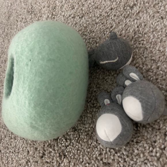 Lovevery Baby Bunny Rabbits  in a Mint Green Felt Burrow Nest with Handle - Picture 6 of 9